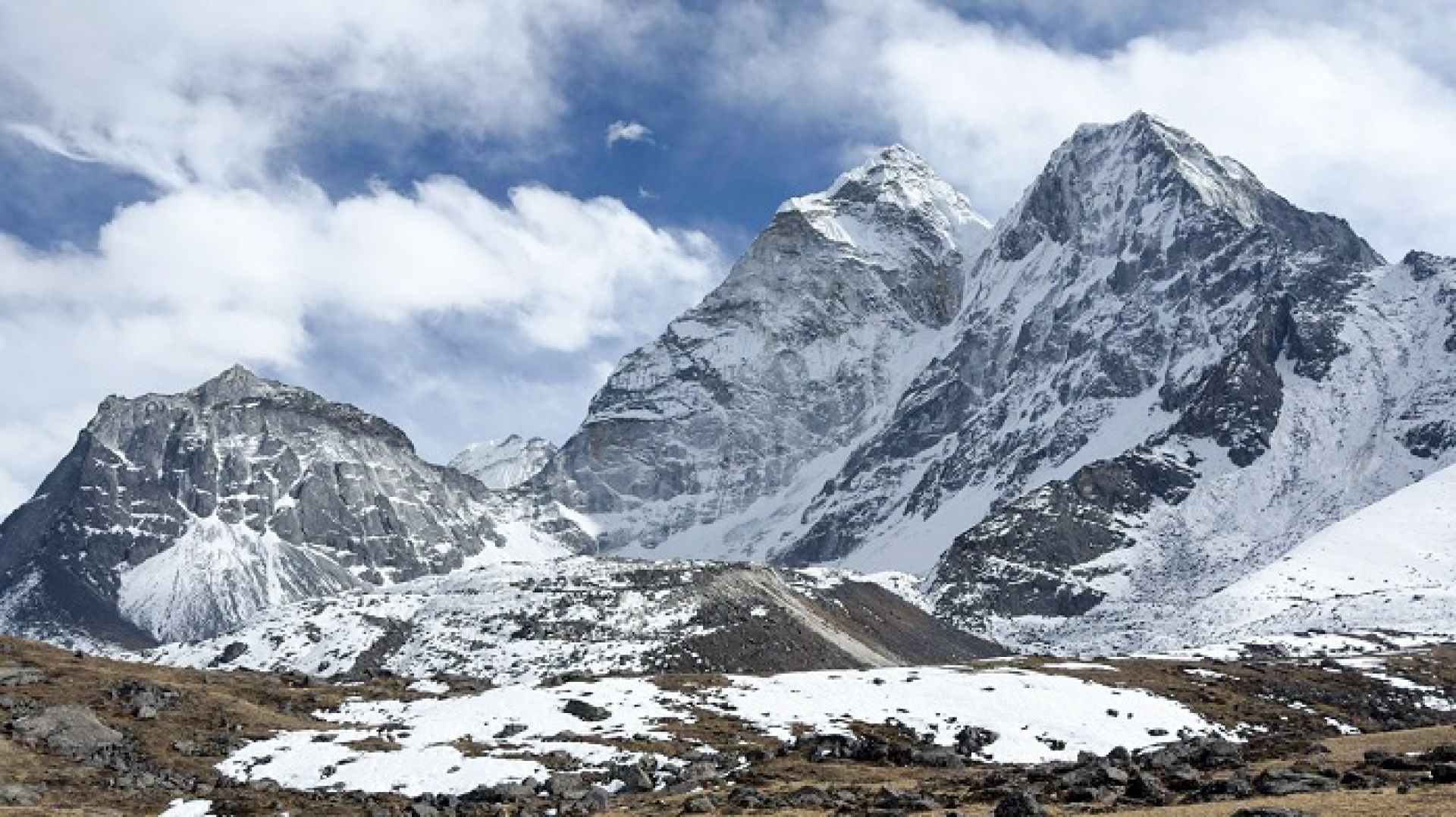 कञ्चनजङ्घामा पर्यटक चहलपहल बढ्दै, स्थानीय पर्यटन व्यवसाय उत्साहित